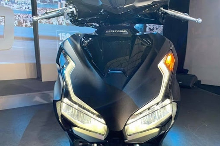 Cụm đèn cá tính lắp đặt tại đầu xe Honda 2020